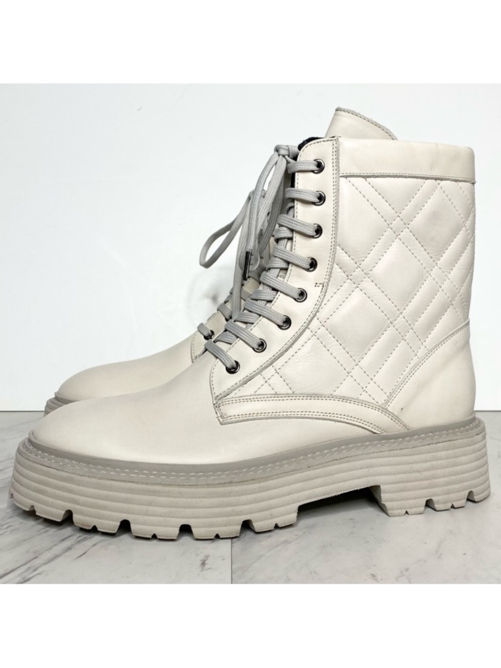 La Canadienne Yasmine Bone Quilted Leather Lace Up Boot 40 9.5
